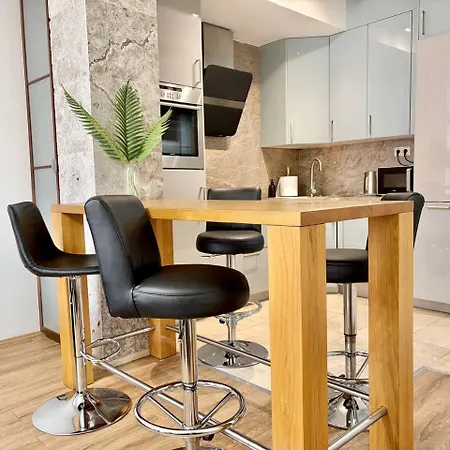 Old Town Elegance - Spacious & Free Private Parking 公寓 *